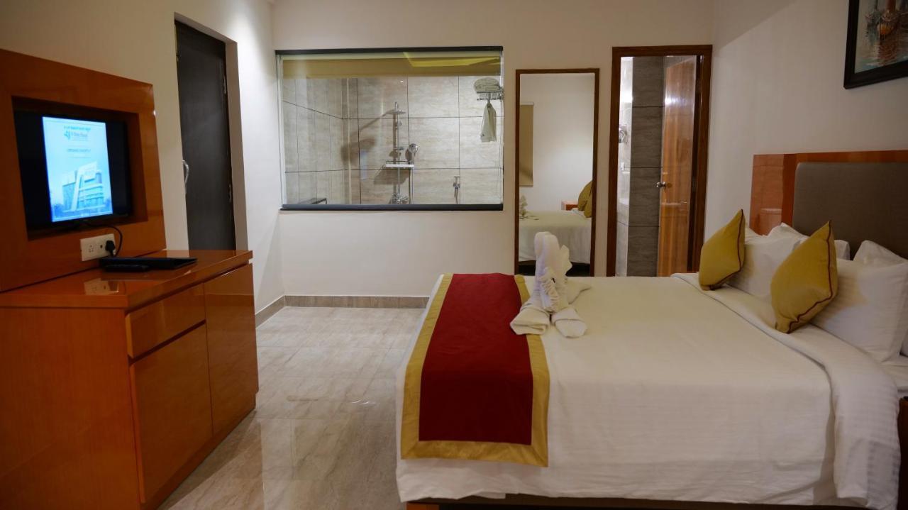 V One Hotel-Ambara Elite Bangalore Eksteriør billede