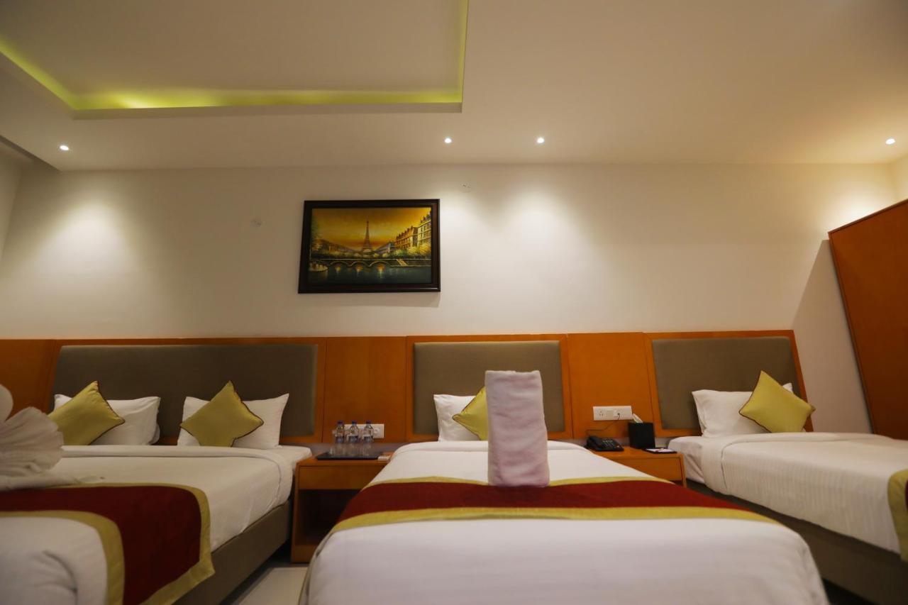 V One Hotel-Ambara Elite Bangalore Eksteriør billede